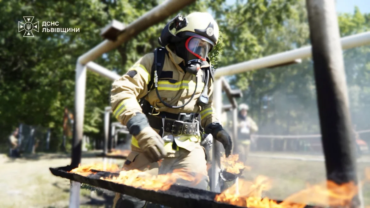На Львівщині відзначили рятувальників