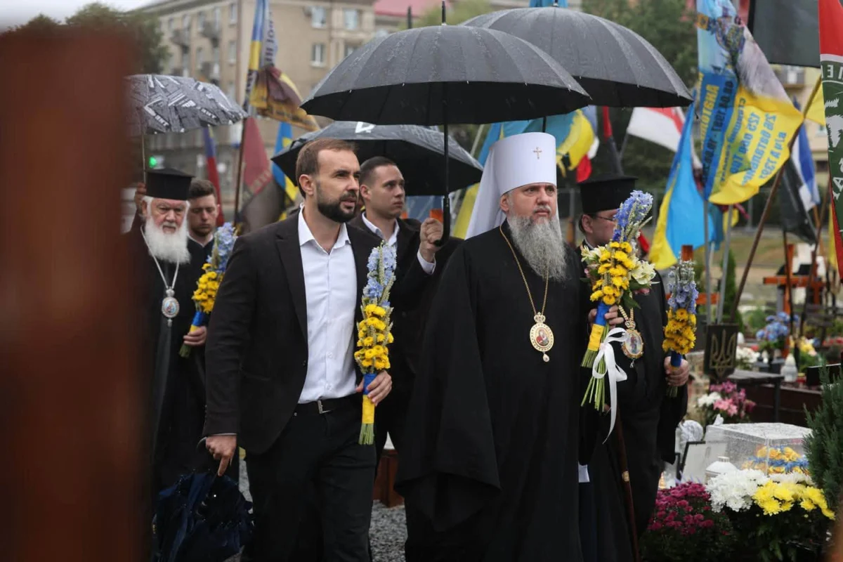 У Львові на полі Почесних поховань працює система навігації