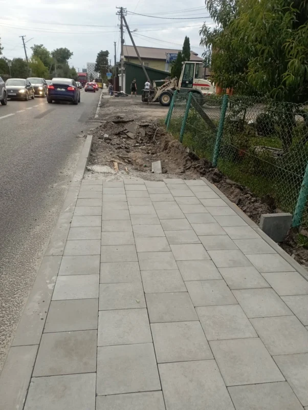 У Львові забули відремонтувати тротуар (ФОТО)