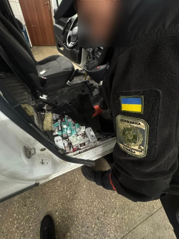 На «Порубному» виявили понад 1,7 тисячі пачок сигарет