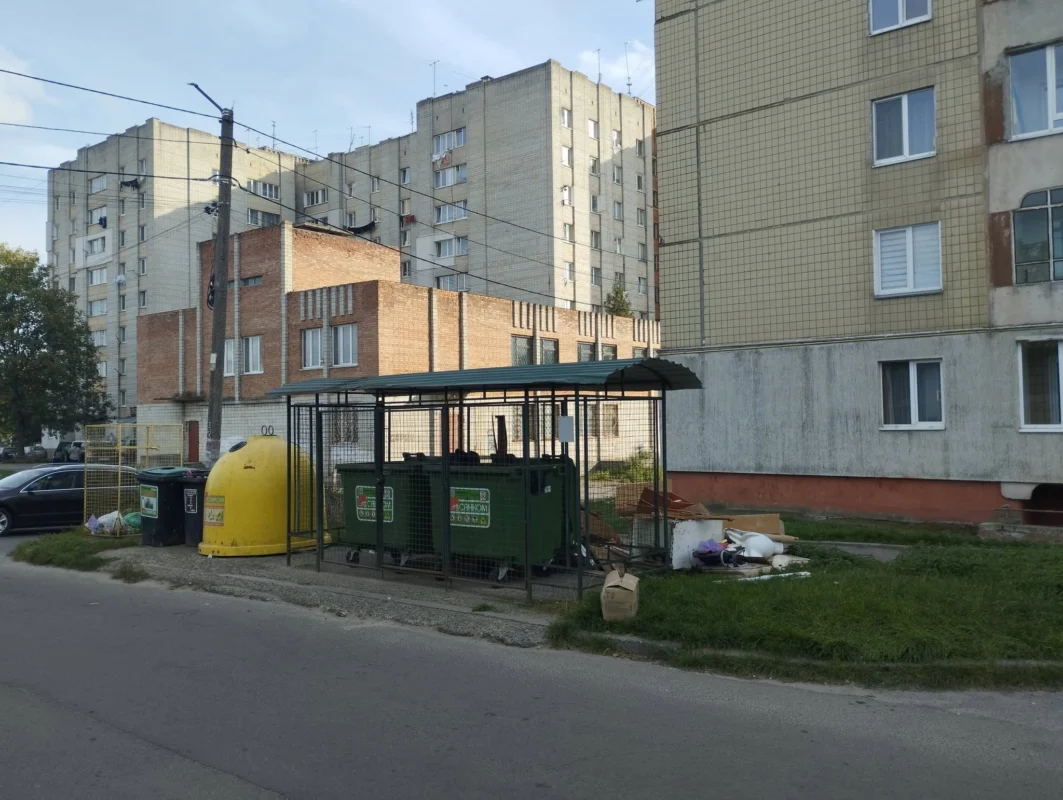 У Львові утворилось стихійне сміттєзвалище