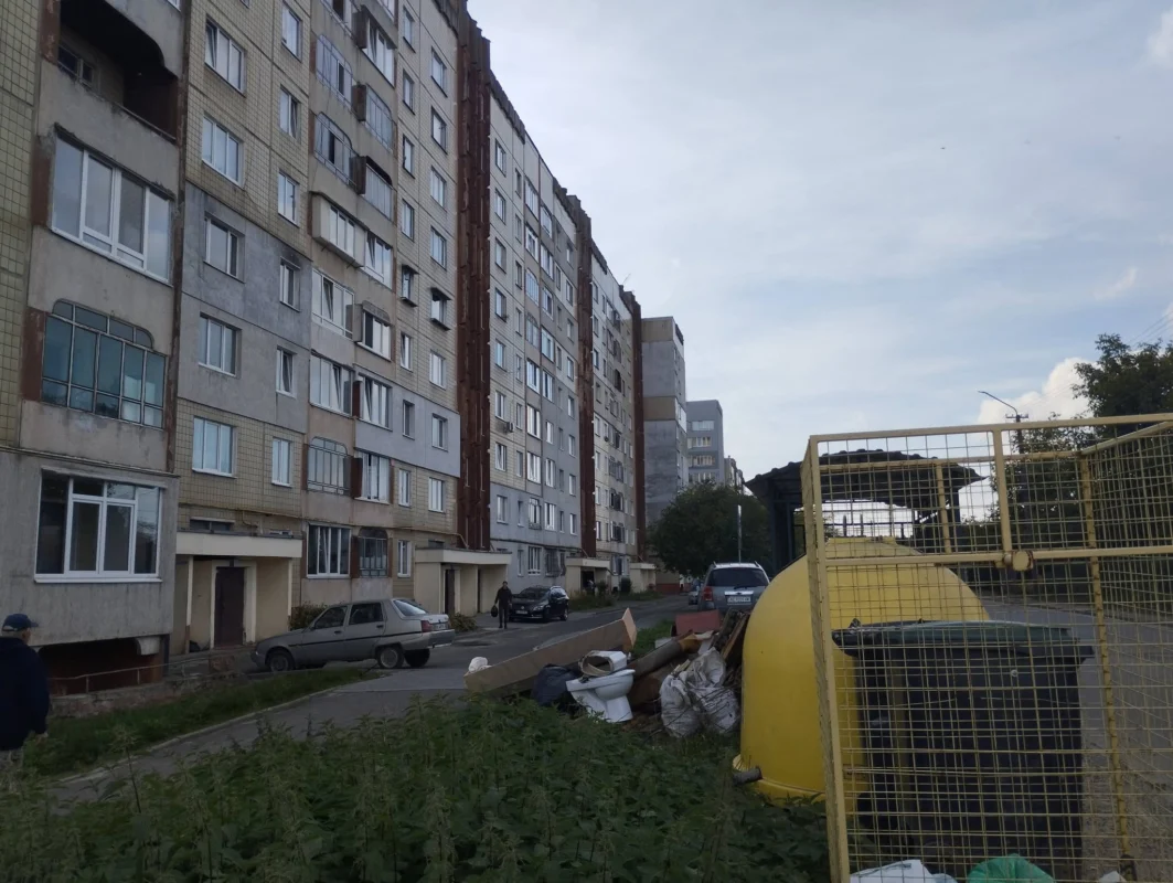 У Львові утворилось стихійне сміттєзвалище