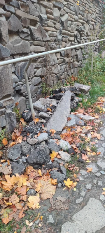 У Львові комунальники залишили будівельне сміття