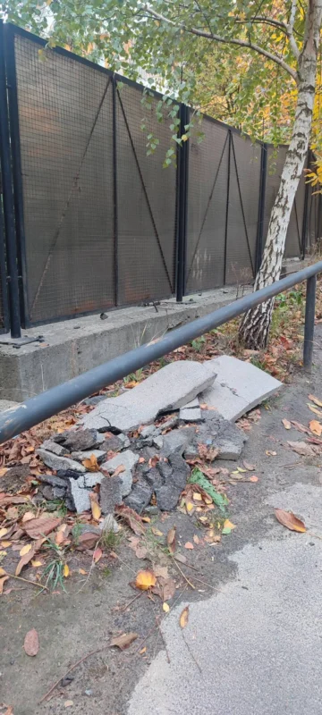 У Львові комунальники залишили будівельне сміття